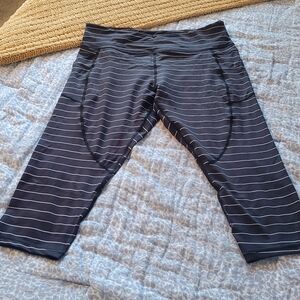 Zyia Active Light & Tight Pocket Crop Leggings